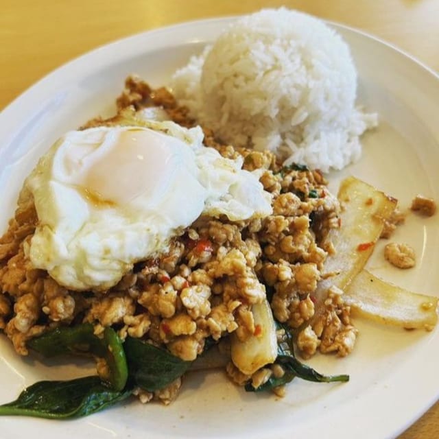 Gra Pao Gai Kai Dao.